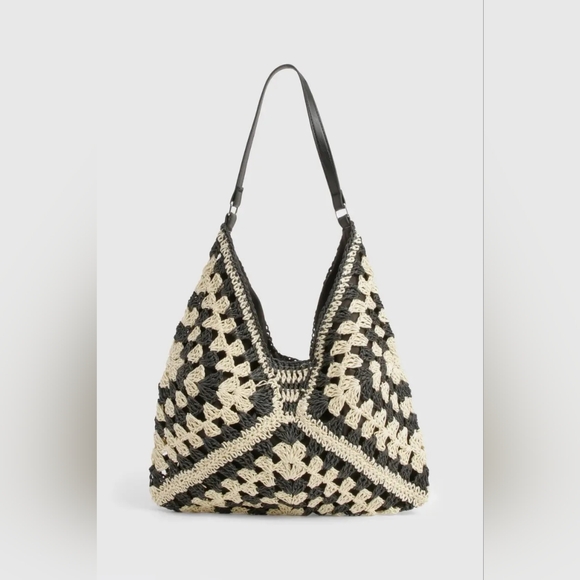 boohoo Contrast Crochet Beach Bag - Picture 2 of 7